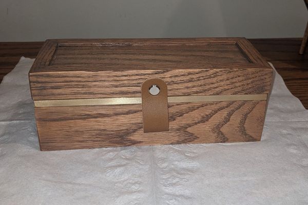 Small Oak Tea box with Brass inlay – photo 1